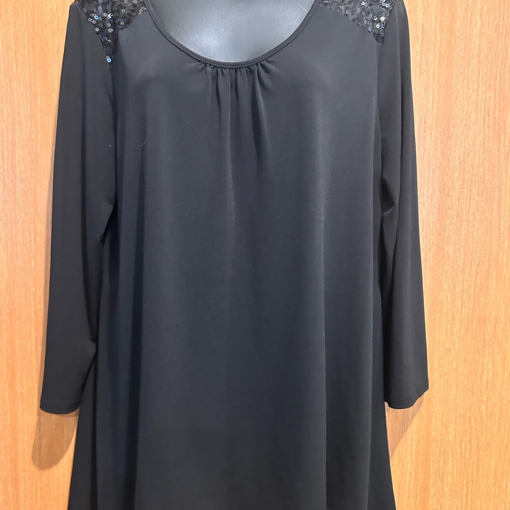 Jaclyn Smith Black Sequin Shoulder Tunic‎
